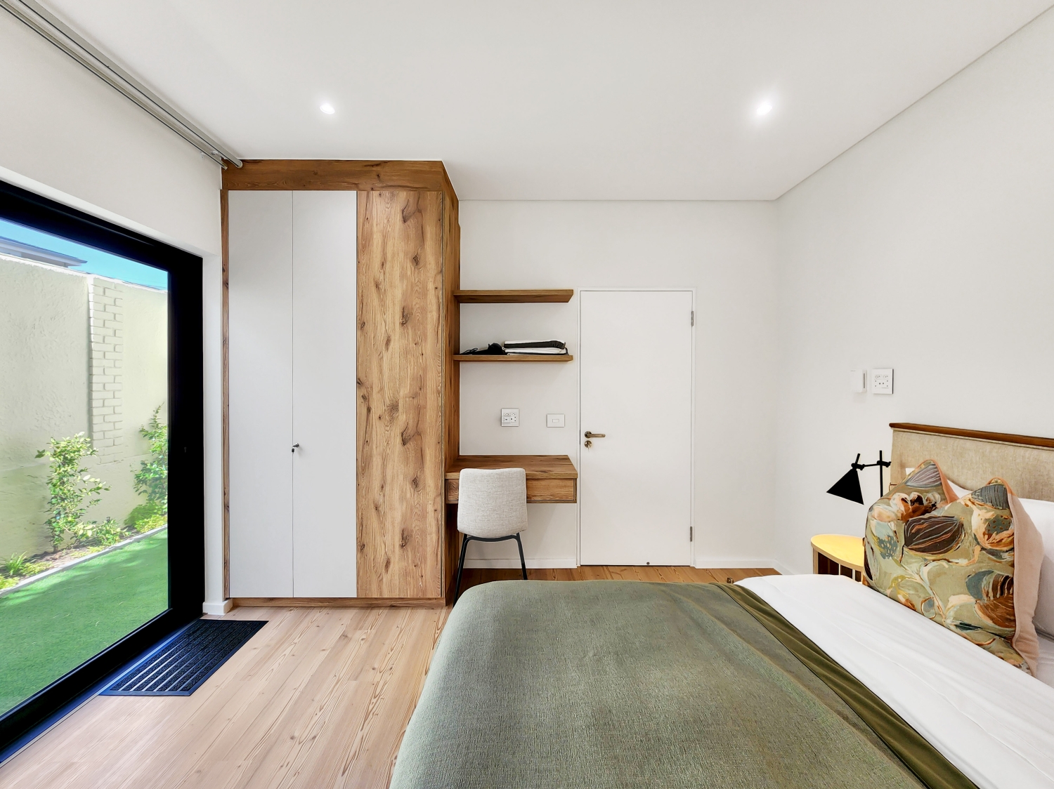Freestanding bath overlooking Camps Bay